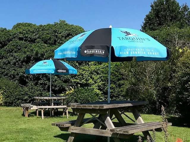 Garden with tables and parasols