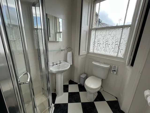 Bedroom 1 - Ensuite Bathroom